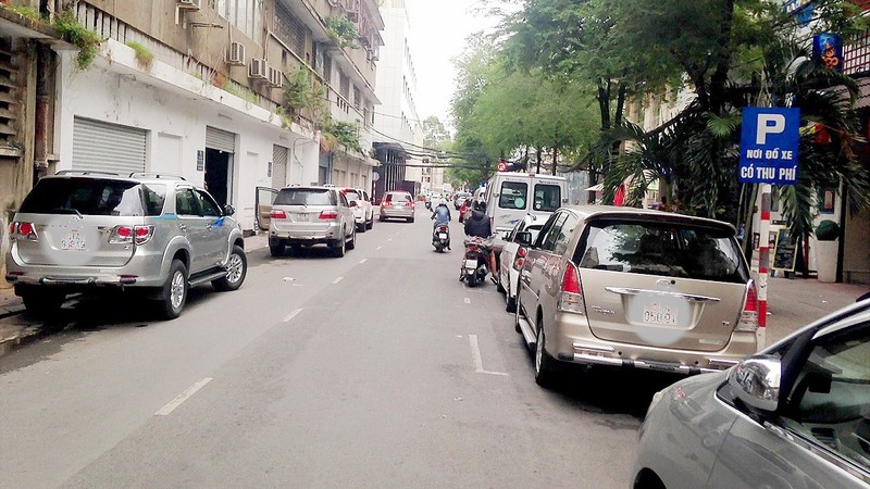 Mức phạt cao nhất đối với hành vi dừng, đỗ xe sai quy định là 12 triệu đồng