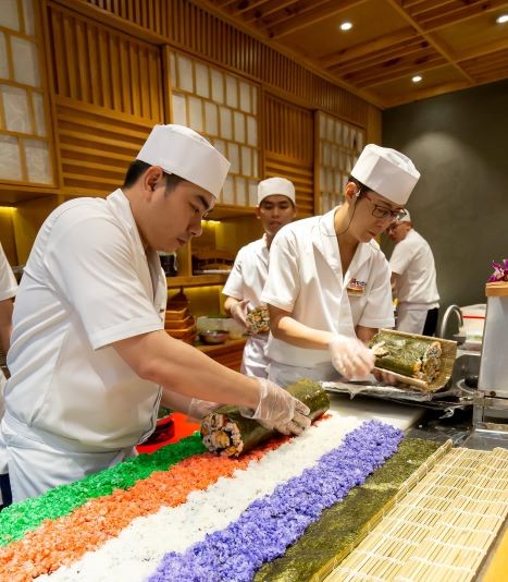 Thưởng thức miễn phí maki sushi khổng lồ nặng 8 kg - ảnh 3