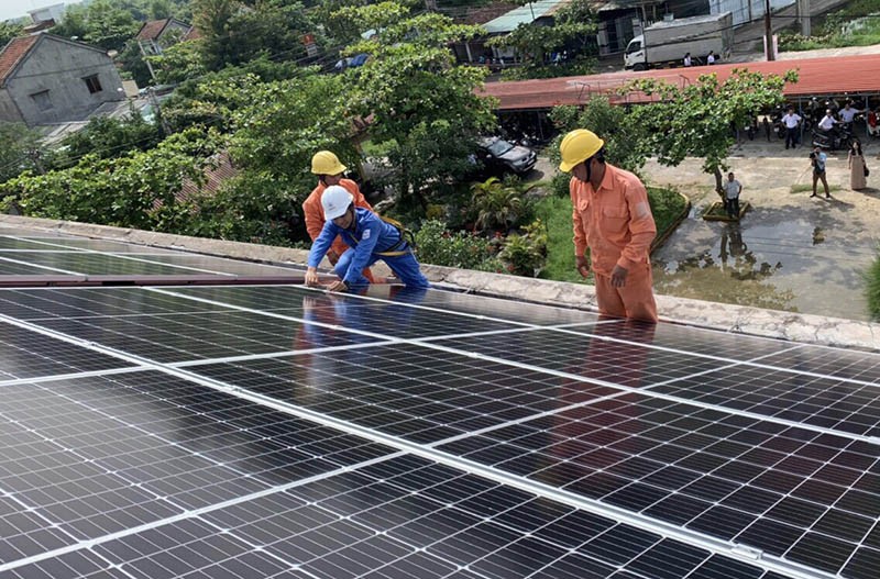 Lắp đặt hệ thống điện mặt trời cho bốn trường học - ảnh 1