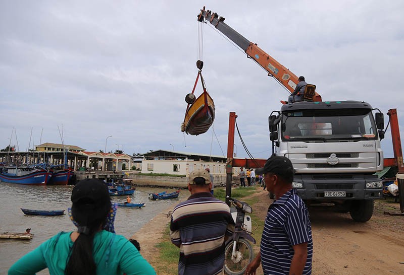 Phú Yên sơ tán hàng ngàn người đi tránh bão - ảnh 3