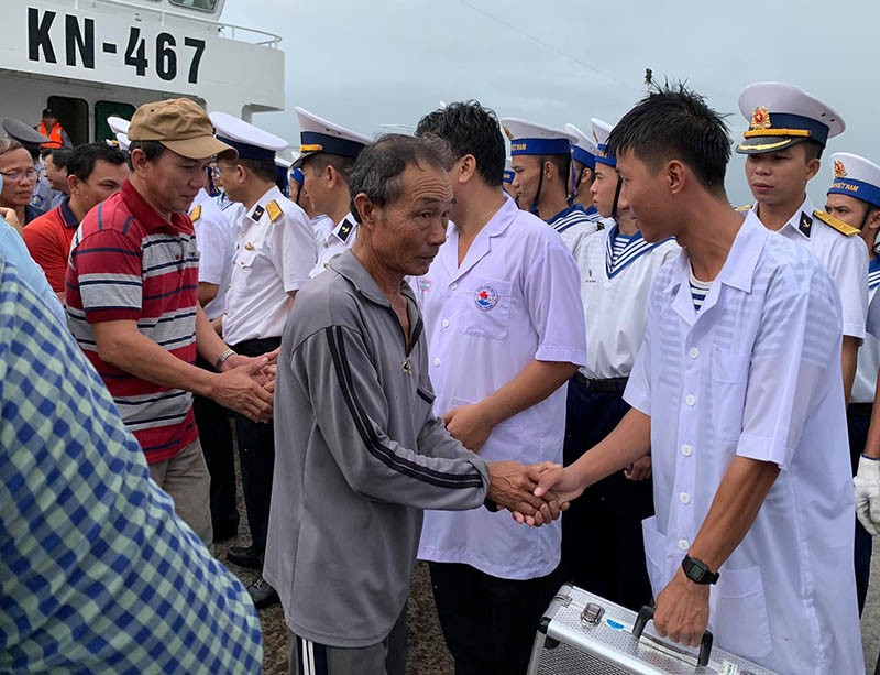 Lời kể của thuyền trưởng đi cứu ngư dân bị chìm tàu - ảnh 6