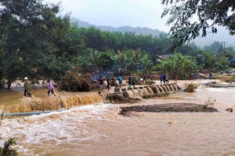 Lũ bất ngờ, hàng ngàn căn nhà ở Bình Định bị ngập - ảnh 5