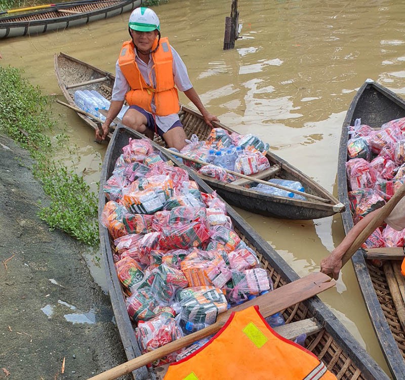 Phú Yên: Đường phố, nhà cửa ngổn ngang sau lũ - ảnh 4