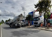 CSGT lập biên bản đoàn xe bồn chở bê tông Phú Thành