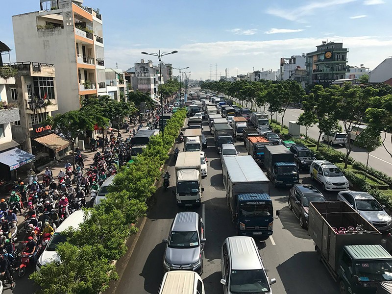 Kẹt xe kinh hoàng trên xa lộ Hà Nội - ảnh 6