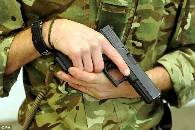Glock 17 là một trong những mẫu súng ngắn được sử dụng rộng rãi nhất trên thế giới Glock 17 là một trong những mẫu súng ngắn được sử dụng rộng rãi nhất trên thế giới