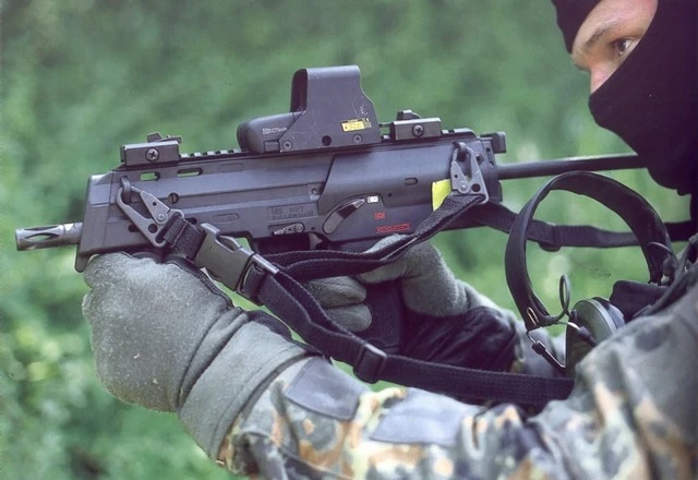 MP7 được phát triển để thay thế MP5 MP7 được phát triển để thay thế MP5