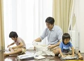 Sốc: Bố hoàn toàn có thể cho con bú như mẹ ảnh 4 Những ông bố bỉm sữa ở Nhật Bản