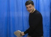 Biết gì về diễn viên hài dẫn đầu bầu cử Ukraine? ảnh 5 Bầu cử tổng thống Ukraine: Diễn viên hài bỏ xa ông Poroshenko