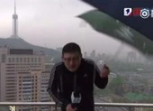 Hy hữu: VĐV điền kinh bị sét đánh chết khi sắp về đích ảnh 2 MC Trung Quốc bị sét đánh khi đang dẫn chương trình