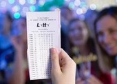 Đánh rơi tờ vé số trúng giải triệu USD trong bãi xe ảnh 2 Phát hiện vé số để quên 4 tháng trúng độc đắc 40 tỉ đồng