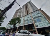 Đà Nẵng: Khách hàng kêu cứu, đòi sổ hồng ở dự án của PGT Group ảnh 2 Khách hàng đội mưa đòi sổ hồng tại chung cư cao cấp