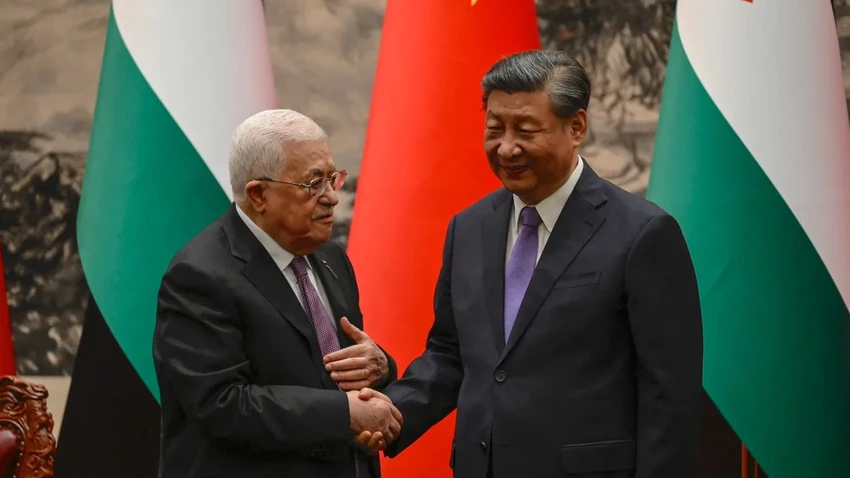Chủ tịch Trung Quốc Tập Cận Bình (phải) và Tổng thống Palestine Mahmoud Abbas tại Bắc Kinh (Trung Quốc) hồi tháng 6. Ảnh: AFP Trung Quốc sắp tiếp phái đoàn ngoại trưởng các nước Ả Rập và Hồi giáo để bàn xung đột Israel-Hamas