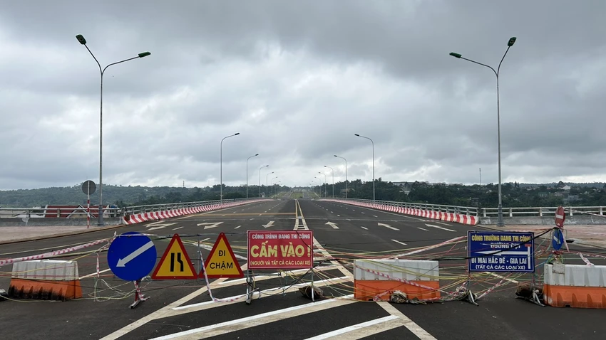 Hiện trạng đường Đông Tây TP Buôn Ma Thuột. Ảnh chụp sáng 1-10 dai-lo1.jpg