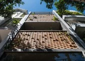 Ngôi nhà mái lá cỏ tranh nổi bật giữa lòng đô thị ảnh 16 Nhà phố mát mẻ nhờ thiết kế 2 lớp vỏ