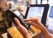 Thêm ngân hàng tham gia 'cuộc đua' phí 0 đồng ảnh 1 Biểu phí dịch vụ ngân hàng sẽ giảm mạnh?