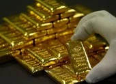 Giá vàng SJC bất ngờ lao dốc mạnh vào cuối phiên ảnh 1 Giá vàng đang tăng 'điên loạn', gần 55 triệu đồng/lượng