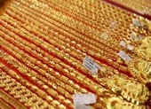 Giá vàng SJC ngày càng đắt hơn vàng thế giới ảnh 1 Giá vàng nhảy múa loạn xạ, khách hàng thờ ơ
