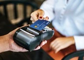Mất tiền do thẻ ATM từ bị giả mạo, ai chịu trách nhiệm? ảnh 2 Mới có 6 ngân hàng hoàn tất việc 'khai tử' 100% thẻ từ