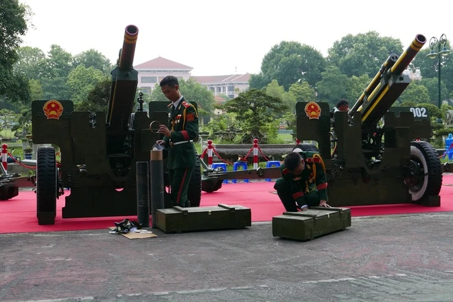 Chùm ảnh: 21 phát đại bác vang lên trong ngày Quốc khánh ảnh 8 Chùm ảnh: 21 phát đại bác vang lên trong ngày Quốc khánh ảnh 8