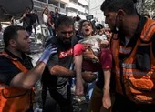 Thế khó của Israel: Cùng lúc hứng rocket từ Hamas và Lebanon ảnh 2 Israel đánh mạnh Dải Gaza, sau tuyên bố rắn của ông Netanyahu