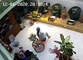 Mùa tết, rộ nạn trộm cắp tại các khu nhà trọ ảnh 4 TP.HCM: 2 phụ nữ chuyên đi trộm điện thoại ở Thủ Đức