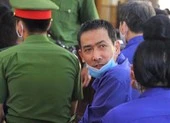 'Bật mí' chuyện ra nghĩa trang tiêu hủy 16 đĩa CD ảnh 2 Phụ huynh chỉ nhờ 'xem điểm', hiệu phó 'nâng điểm'