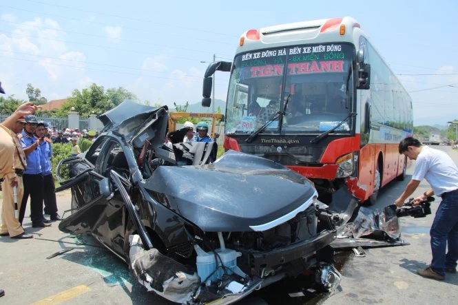 Vụ tai nạn xảy ra ởĐà Nẵng ngày 29-4khiến 4 người chết, 3 người bị thương - Ảnh: Đoàn Cường ảnh 1 Vụ tai nạn xảy ra ởĐà Nẵng ngày 29-4khiến 4 người chết, 3 người bị thương - Ảnh: Đoàn Cường ảnh 1