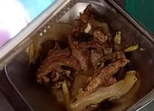 Vụ thức ăn có 'sinh vật lạ': Tổng giám đốc công ty lên tiếng ảnh 3 Hàng ngàn công nhân ngưng việc vì thức ăn có 'sinh vật lạ'