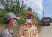 Bắt kẻ giả danh Phó phòng CSGT tỉnh Quảng Ngãi tống tiền doanh nghiệp ảnh 2 Xưng Phó phòng CSGT tỉnh Quảng Ngãi đòi xe vi phạm chung chi