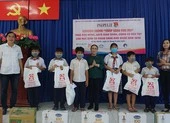 Cô gái bị ung thư: Xin chữa bệnh cho mẹ và hai em! ảnh 3 'Em đã có tiền đóng tiền học'