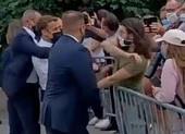 ‘Kiếm sĩ’ tát Tổng thống Pháp Macron bị tuyên phạt 4 tháng tù ảnh 2 Nghi phạm tát ông Macron mê nhập vai chiến đấu, giữ cờ Liên Xô trong nhà