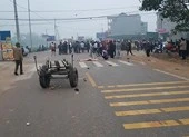 Vụ xe khách đâm đoàn đưa đám ma: Xe còn hạn đăng kiểm ảnh 2 Xe khách đâm đoàn đưa đám ma: 5 người chết, 3 người bị thương