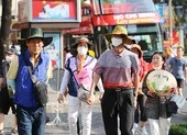 Cân nhắc bán bảo hiểm COVID-19 cho người đi làm việc ở nước ngoài ảnh 2 Bảo hiểm COVID-19 cho du khách là cần thiết