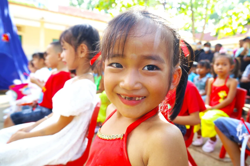 Ấm áp trung thu đến sớm với các bé người Raglai ảnh 5 TRUNG THU SOM BE RAGLAI 1.jpg