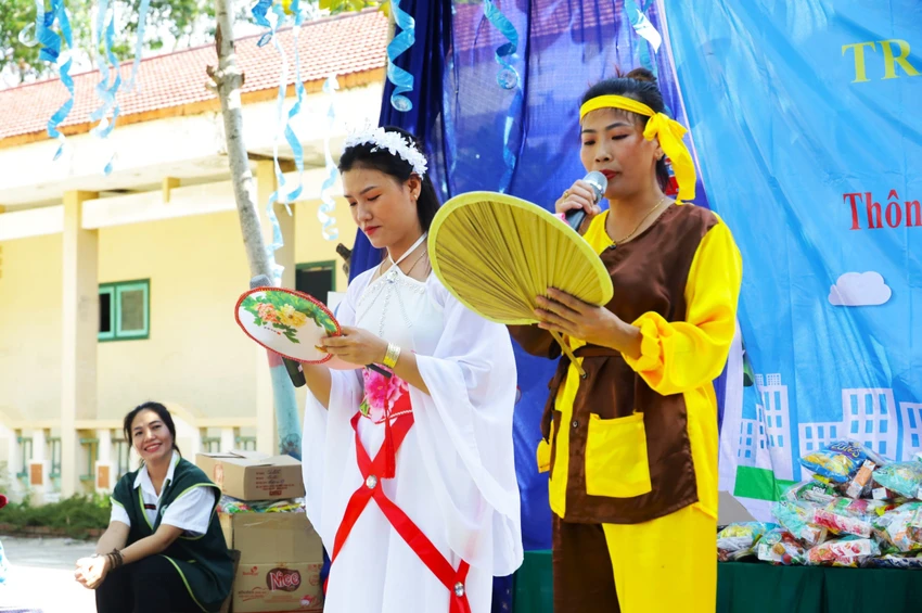 Ấm áp trung thu đến sớm với các bé người Raglai ảnh 2 TRUNG THU SOM BE RAGLAI3.jpg