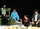 Lần đầu xiếc kết hợp với cải lương trong 'Cây gậy thần' ảnh 2 Nghệ sĩ vui khi sân khấu sáng đèn trở lại