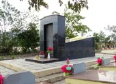 Thương binh Trường Sa tri ân đồng đội ảnh 5 Xúc động trước ngội mộ tập thể có liệt sĩ người Đức