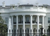 Tìm cách vào khu nghỉ mát ông Trump, một phụ nữ bị bắt ảnh 3 Mỹ bắt một thanh niên âm mưu tấn công Nhà Trắng