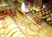 Trung Quốc tăng trữ vàng để giảm phụ thuộc vào USD ảnh 2 Giá vàng 'rủ nhau' lập đỉnh mới, hơn 40 triệu đồng/lượng