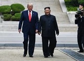 Ông Trump nói gì sau khi gặp ông Kim? ảnh 2 Ông Trump gặp và mời ông Kim Jong-un đến thăm Washington