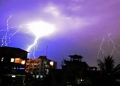 Ba Lan: Sét đánh làm 5 người chết, hàng trăm người bị thương ảnh 2 Sét đánh khiến 32 người thiệt mạng ở Ấn Độ