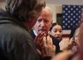 'Ông Biden khỏe mạnh, đầy sinh lực để lãnh đạo đất nước' ảnh 2 Ông Biden 'nổi đóa' khi một cử tri nói chuyện Ukraine