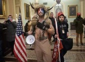 Bà Pelosi đã đảm bảo ông Trump không thể tấn công hạt nhân ảnh 2 Mỹ: Nhiều người tham gia biểu tình ở Điện Capitol bị sa thải