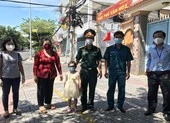 Gian nan hành trình chuyển tro cốt BN COVID-19 từ TP.HCM về Hậu Giang ảnh 3 Thiếu tá Nguyễn Trung Kiên và cháu bé mồ côi mẹ do COVID-19