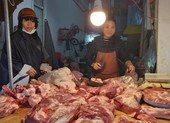 'Sao giá thịt heo đến tay khách hàng lại đắt như thế?' ảnh 2 Vì sao giá heo chưa giảm sâu?