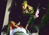 Rút dao đâm người sau khi va quẹt xe ảnh 2 Giận vợ, đâm trọng thương Trung úy cảnh sát ngày Valentine