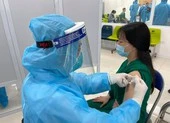 Nữ nhân viên y tế sốc phản vệ, Đà Nẵng dừng tiêm vaccine ảnh 1 1 người sốc phản vệ độ 3 sau tiêm vaccine của AstraZeneca