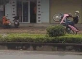 Vụ chạy xe máy 'bốc đầu': 2 thanh niên dương tính ma túy ảnh 3 Công an đã tìm ra 1 thanh niên chạy xe máy 'bốc đầu'