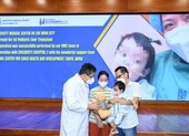 Nghệ An: 4 người đi chung chuyến bay có ca nhiễm Omicron về từ Anh ảnh 2 Bé gái 2 tuổi lấy lại nụ cười nhờ ca phẫu thuật ghép một phần thân thể của cha